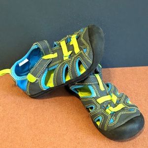 Toddler boy sandals water shoes size 9